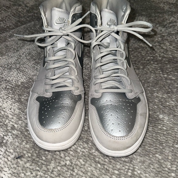 Nike Jordan 1 Retro High - Picture 3 of 5